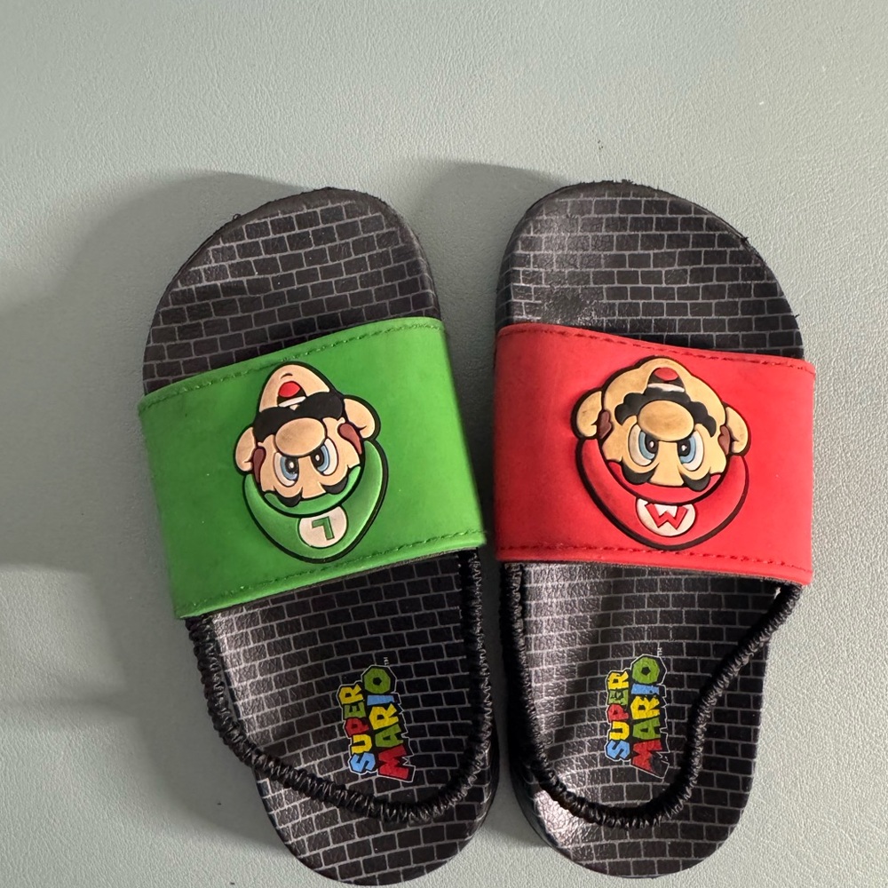 Nintendo Super Mario And Luigi Slide Sandals slides toddler size 9/10